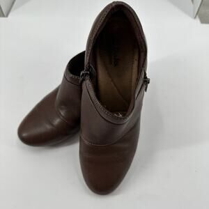 Clarks Bendables Womens Size 8M Brown Leather Ankle‎ Booties Comfort Minimalist